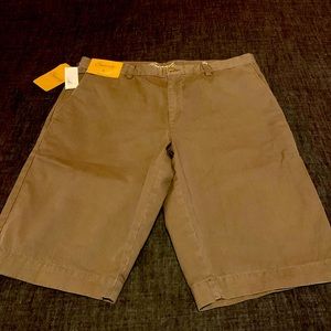 Mens Olive shorts. Size 35.